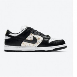 SB DUNK LOW SUPREME STARS NOIR