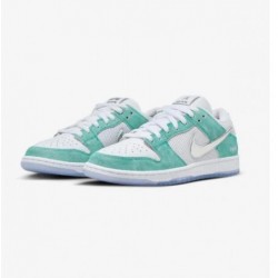 SB DUNK LOW AVRIL