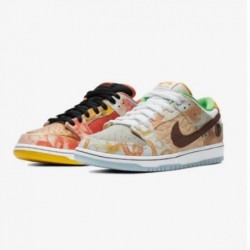 SB DUNK LOW DE STREET HAWKER (2021)