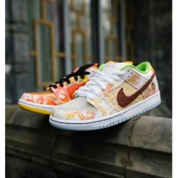 SB DUNK LOW DE STREET HAWKER (2021)