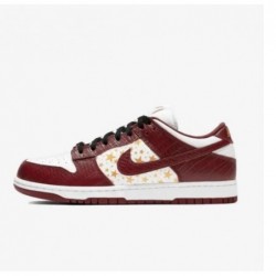 SB DUNK LOW SUPREME STARS...